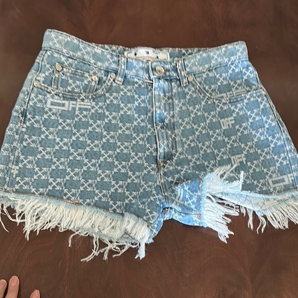 Off-White Blue and White Patterned Jean Shorts - Picture 5 of 6